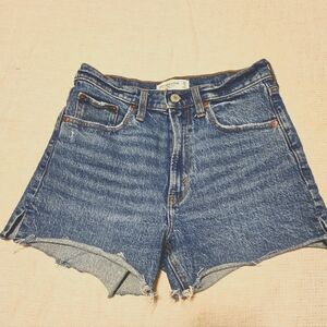 Abercrombie 4" High Rise Mom Shorts